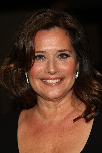 How tall is Lorraine Bracco?